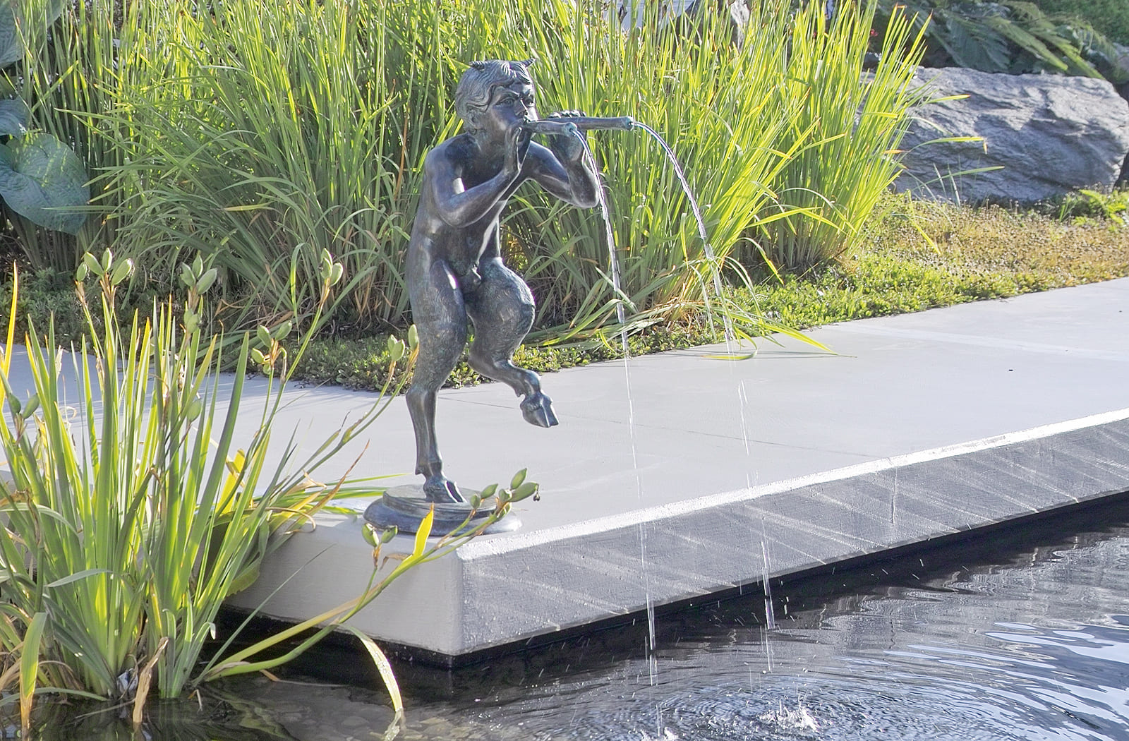 Flöte spielender Pan, Bronze-Wasserspeier.