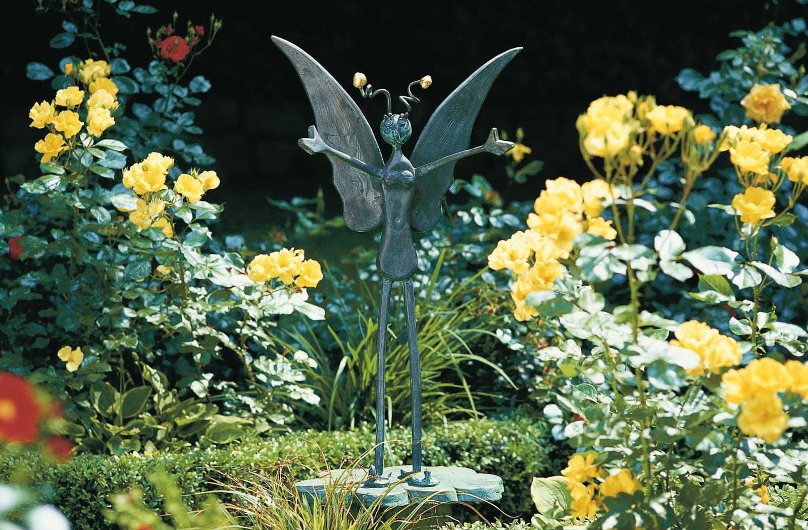Lie die Elfe, modern art Kupfer-Skulptur.