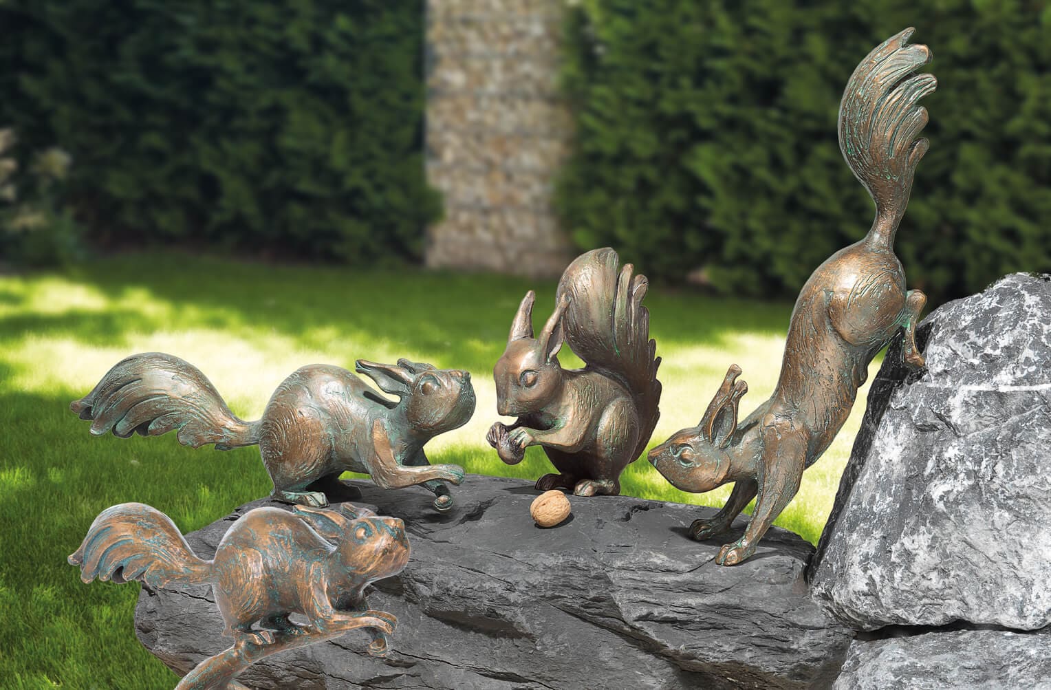 Eichörnchen im Set, Bronze-Skulpturengruppe.