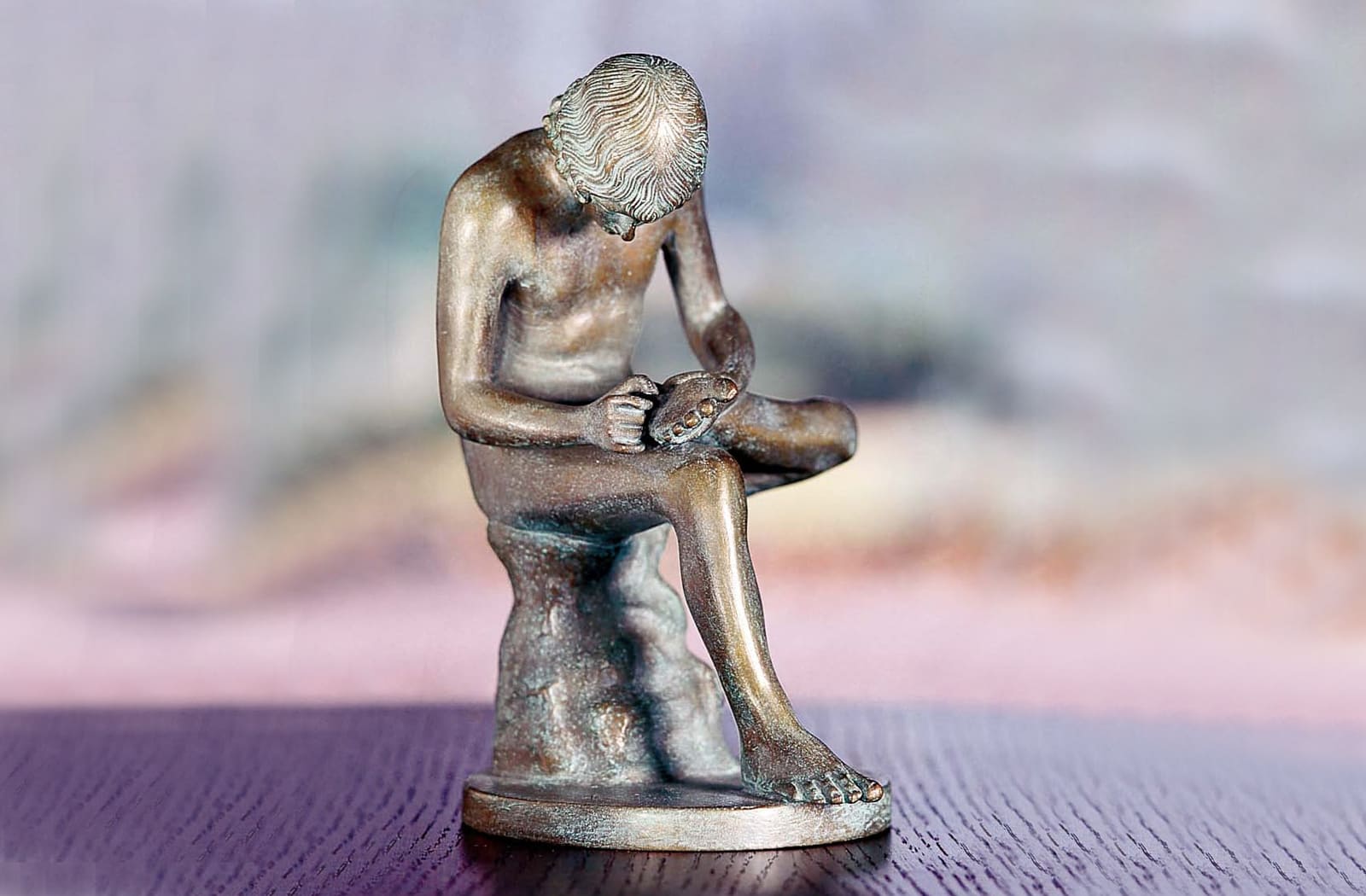 Der Dornauszieher, verkleinerte Bronze-Museumsreproduktion.