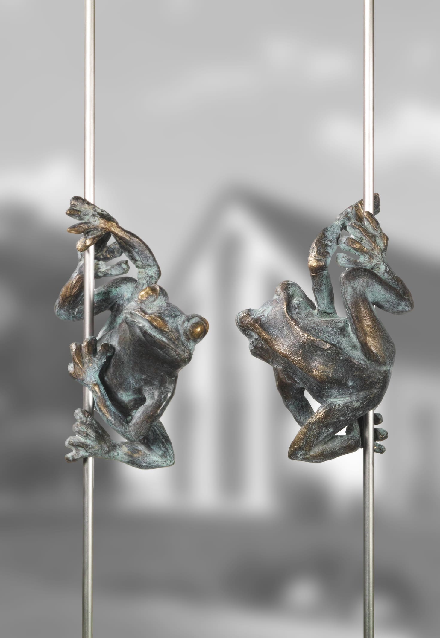 Frosch Bronze-Skulptur an Edelstahlstab von E. Wähning.