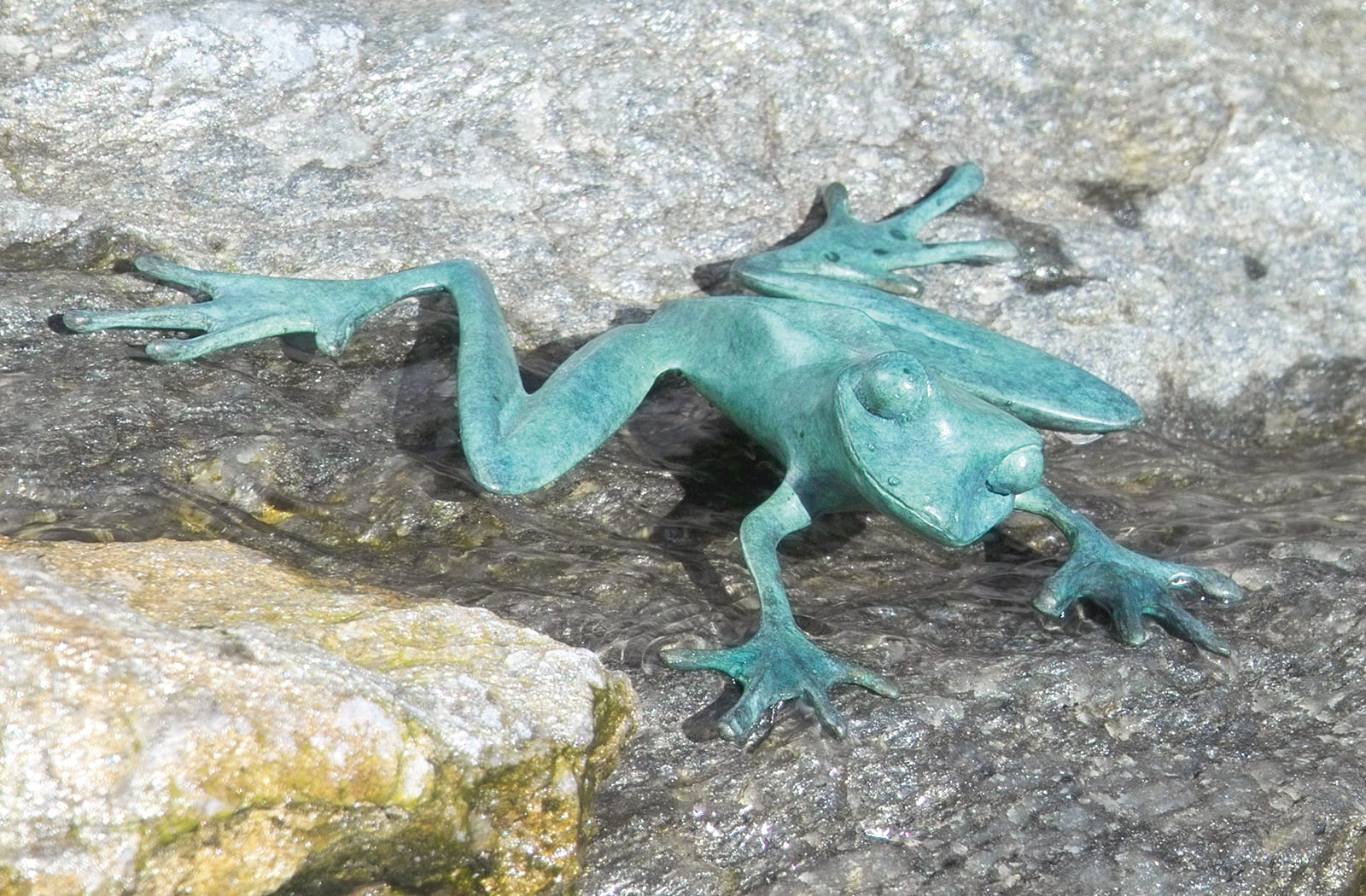 Frosch NewStyle, Bronze-Skulptur.