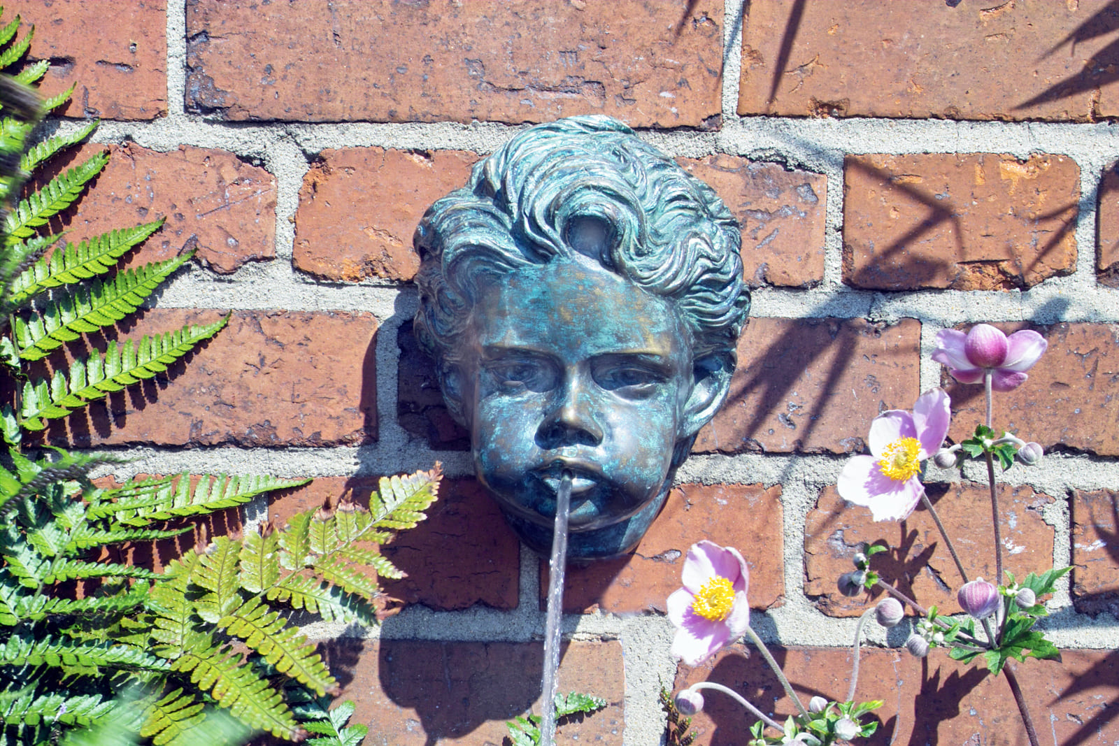 Putto-Kopf, Bronze-Wandwasserspeier.