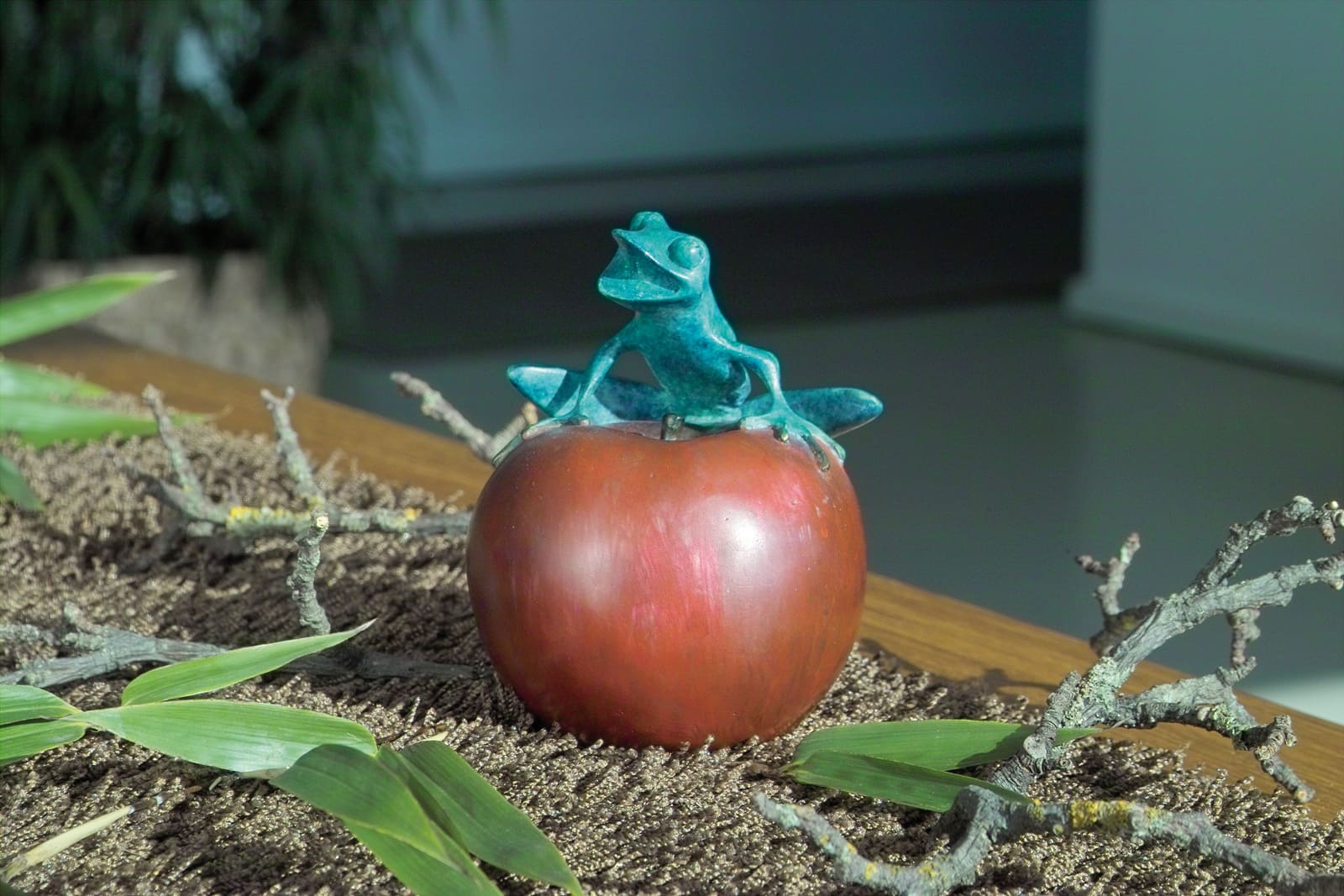 Der Glückliche, Frosch NewStyle, Bronze-Skulptur.