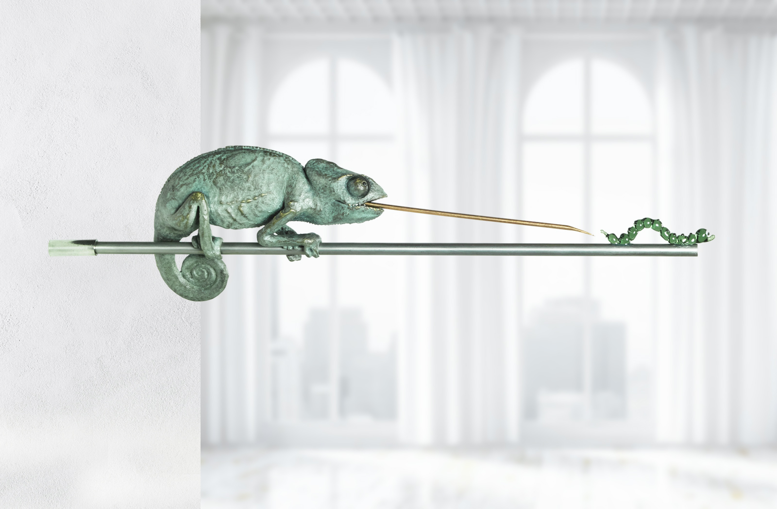 Chamäleon auf der Jagd als Wand-Skulptur