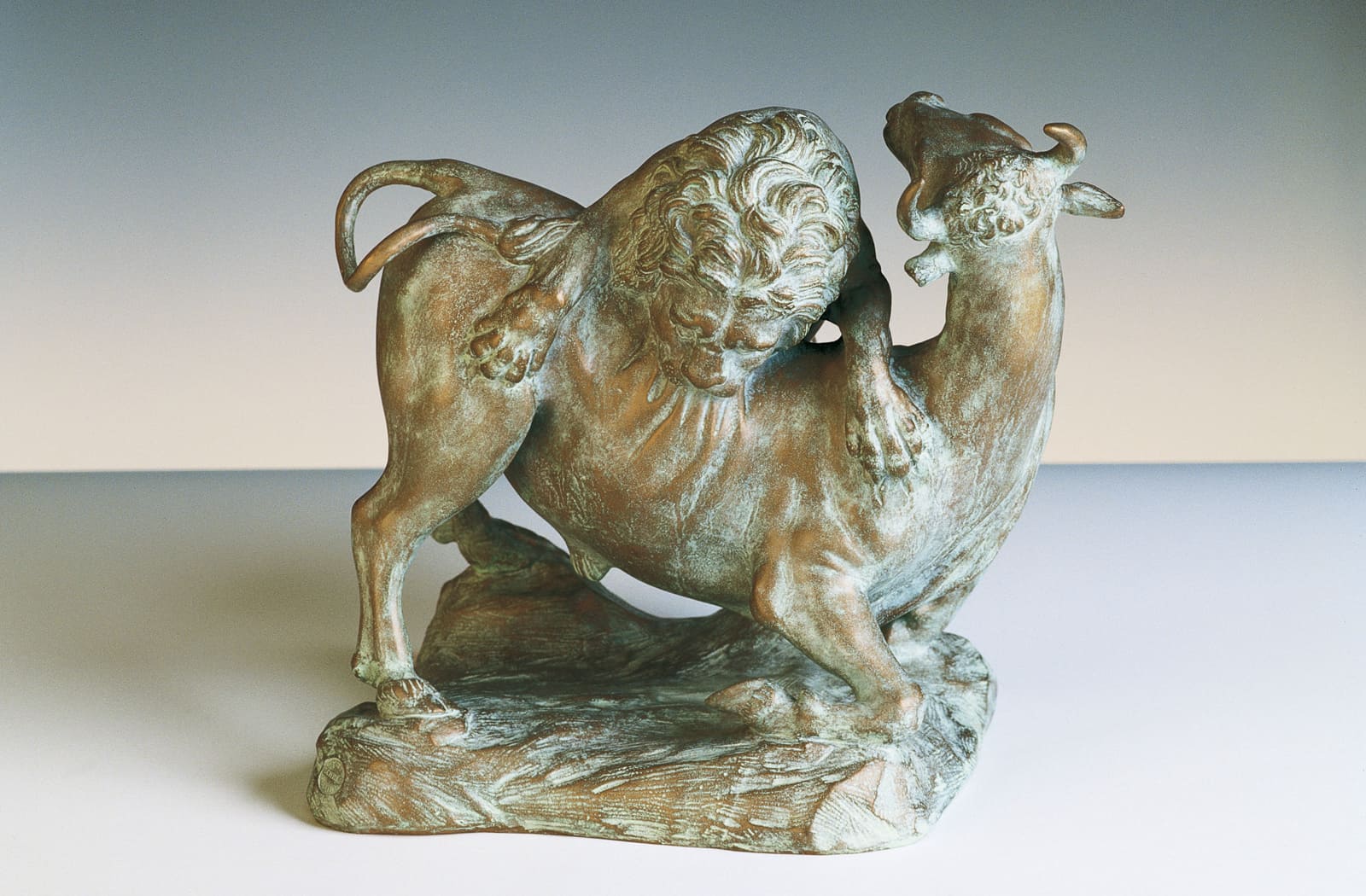 Stier und Löwe von Giovanni da Bologna, Bronze-Museumsreproduktion in Originalgröße.