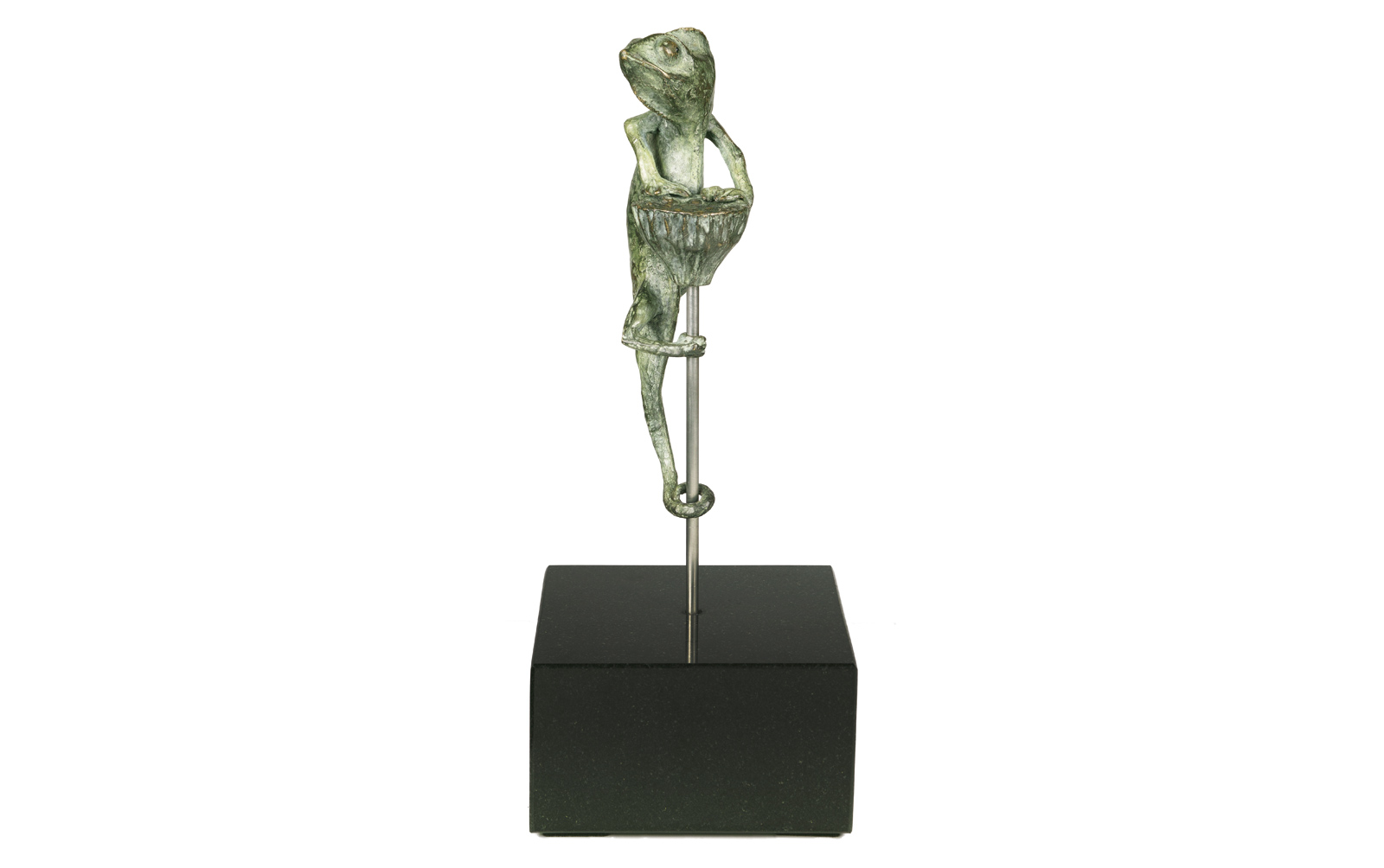 Chamäleon an Lotus Bronze Skulptur von E. Wähning