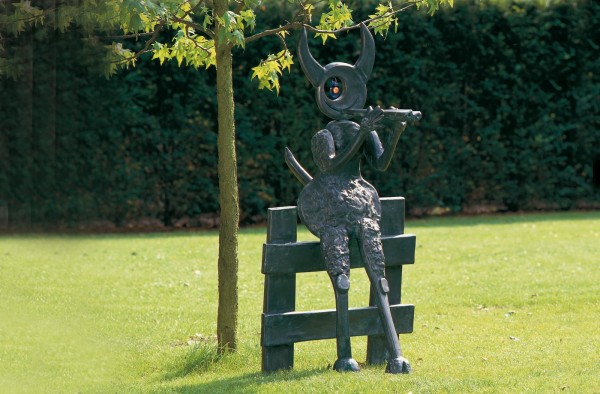 Der Faun, modern art Kupfer-Skulptur.